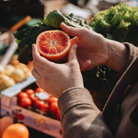 ¿Quieres subir tus defensas y tener más energía? 🥝 Descubre los mejores alimentos con vitamina C y cómo aprovecharla al máximo en tu alimentación diaria.